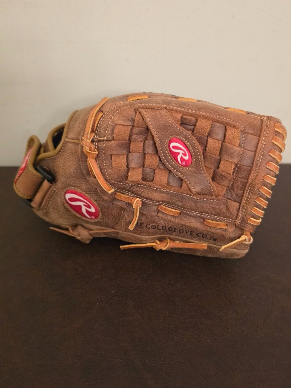 VTG. Rawlings Baseball Glove PP130M is a 13" right-hand throw glove